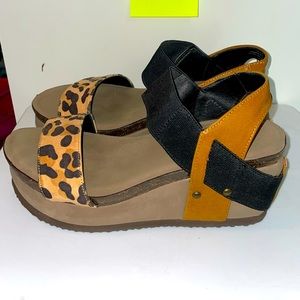 Platform cheetah print sandals, Size 7